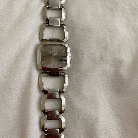 Gucci watch woman’s - Picture 4 of 9